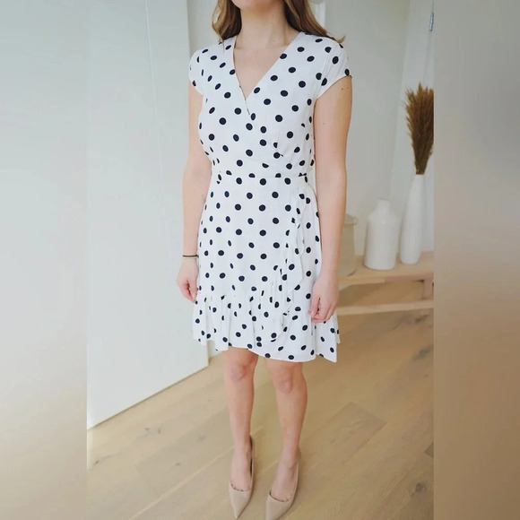J Crew Cap Sleeve White Black Polka Dots Dress Ruffled Front V- Neck size 6 - Picture 15 of 16